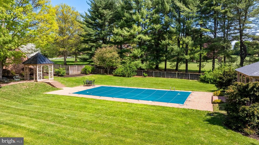 Image 8 of property listing at 7 GLENBERRY CT, Phoenix, MD 21131