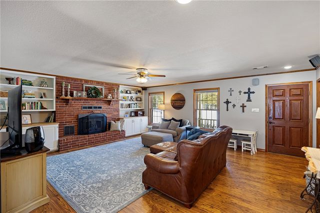 214 Shumac Lane, London, AR 72847