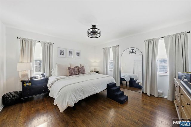 18 Laura Lane, Park Ridge, NJ 07656