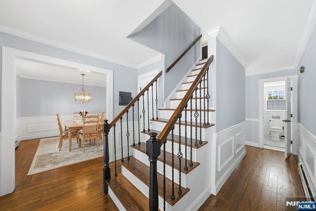 18 Laura Lane, Park Ridge, NJ 07656