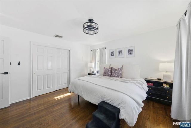 18 Laura Lane, Park Ridge, NJ 07656