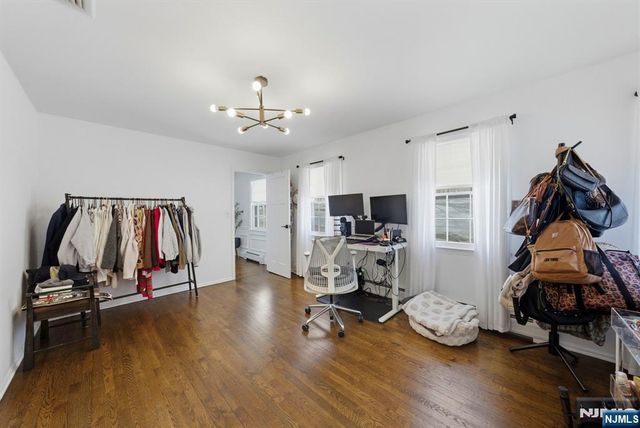 18 Laura Lane, Park Ridge, NJ 07656