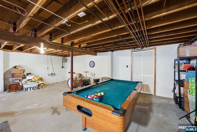 18 Laura Lane, Park Ridge, NJ 07656