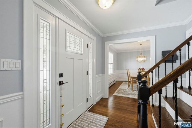 18 Laura Lane, Park Ridge, NJ 07656