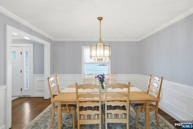 18 Laura Lane, Park Ridge, NJ 07656