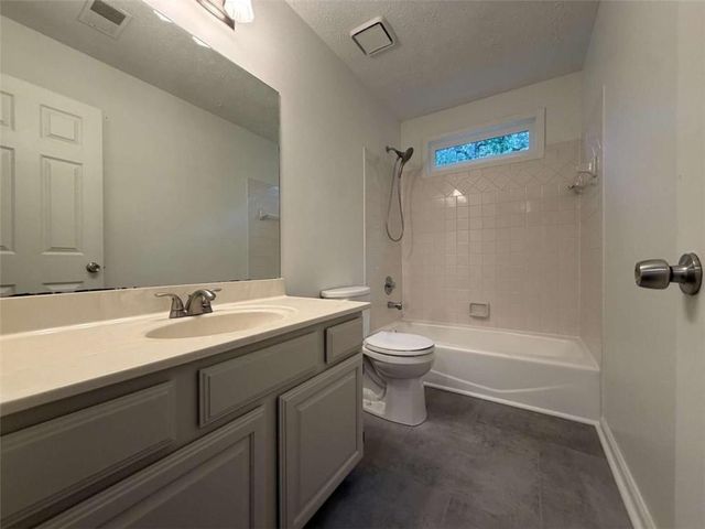 190 Timber Oak Cove, Lawrenceville, GA 30043