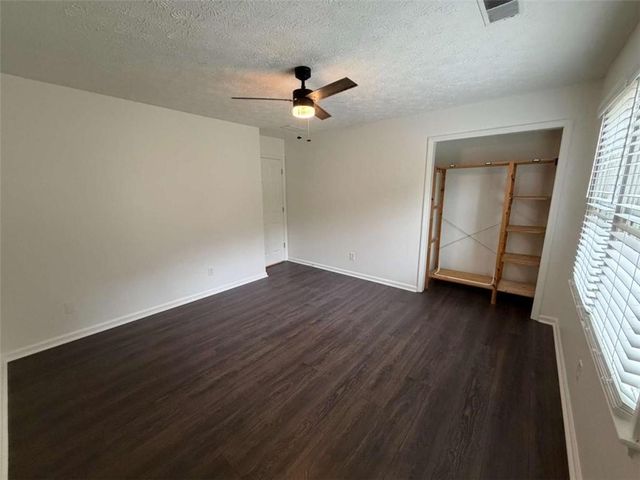 190 Timber Oak Cove, Lawrenceville, GA 30043