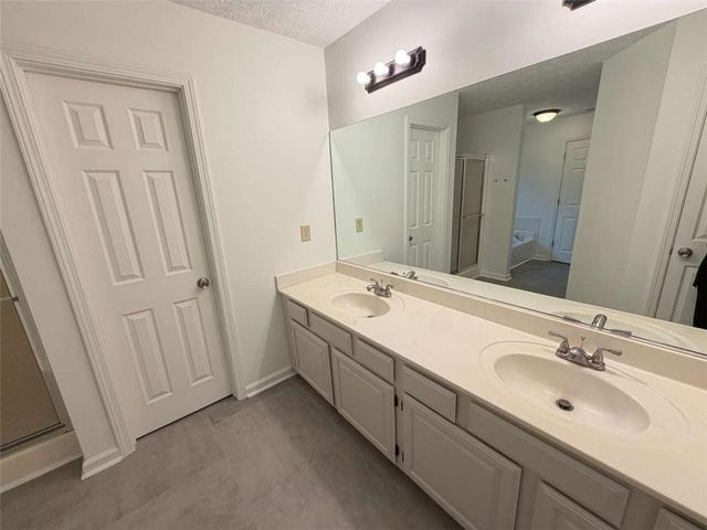 190 Timber Oak Cove, Lawrenceville, GA 30043