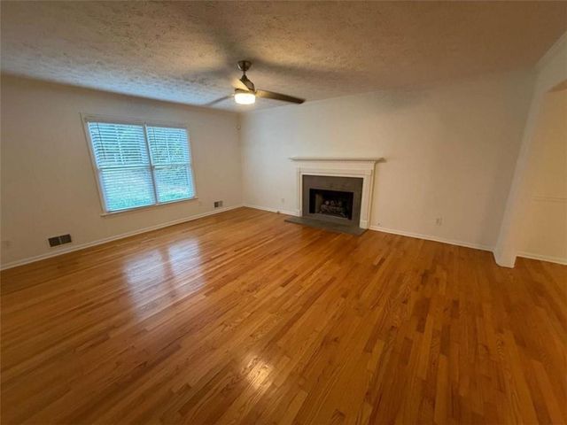 190 Timber Oak Cove, Lawrenceville, GA 30043