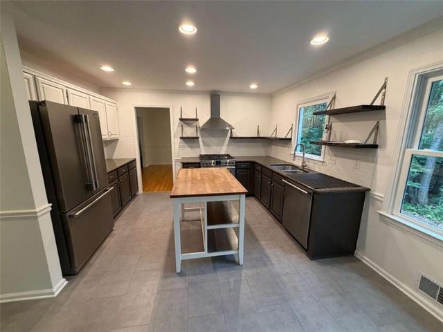 190 Timber Oak Cove, Lawrenceville, GA 30043