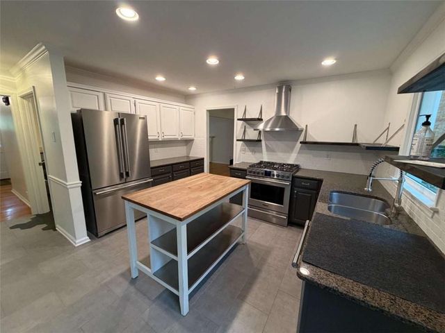 190 Timber Oak Cove, Lawrenceville, GA 30043