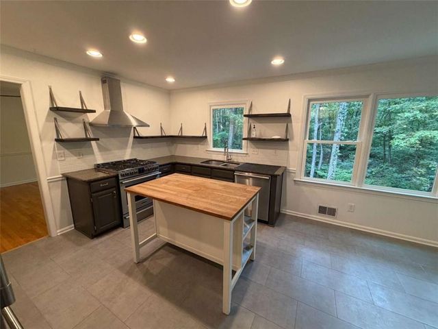 190 Timber Oak Cove, Lawrenceville, GA 30043