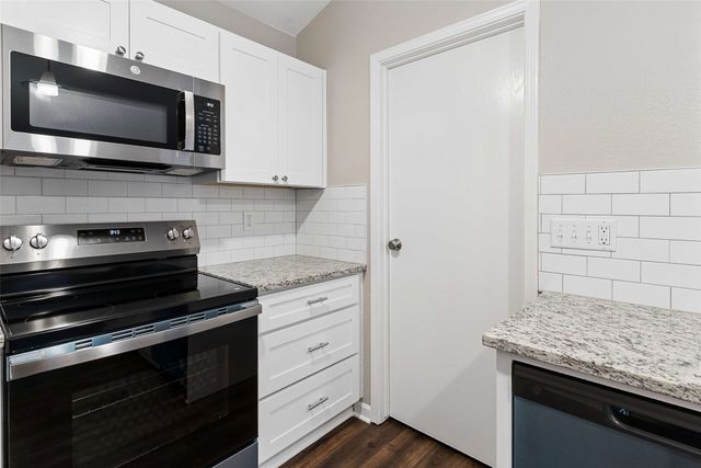 213 Teakwood Lane, Lewisville, TX 75067