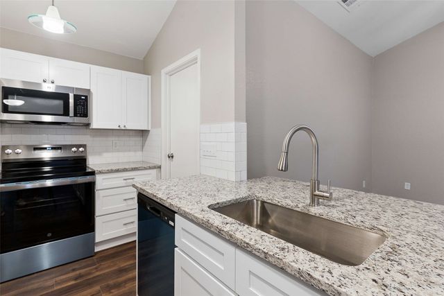 213 Teakwood Lane, Lewisville, TX 75067