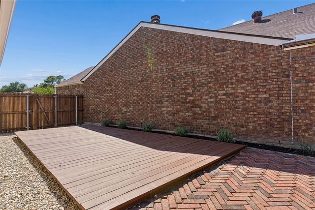 213 Teakwood Lane, Lewisville, TX 75067