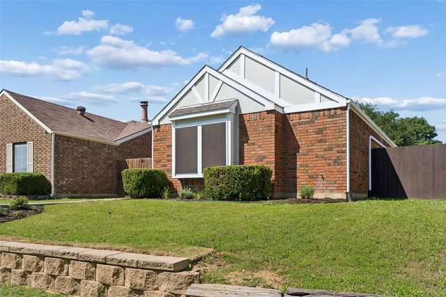 213 Teakwood Lane, Lewisville, TX 75067