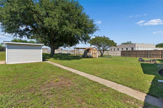 213 Teakwood Lane, Lewisville, TX 75067