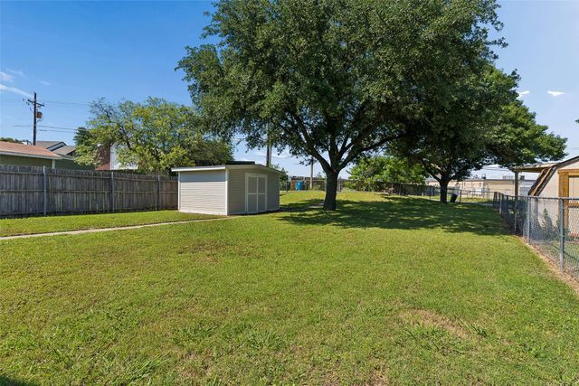 213 Teakwood Lane, Lewisville, TX 75067