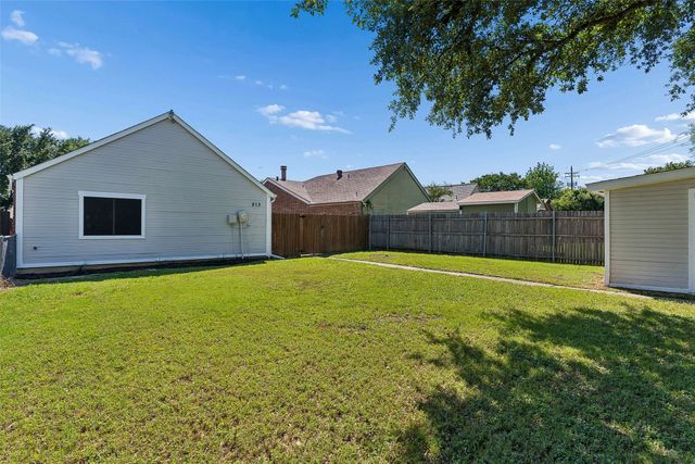 213 Teakwood Lane, Lewisville, TX 75067