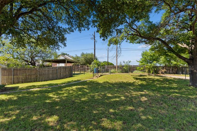 213 Teakwood Lane, Lewisville, TX 75067