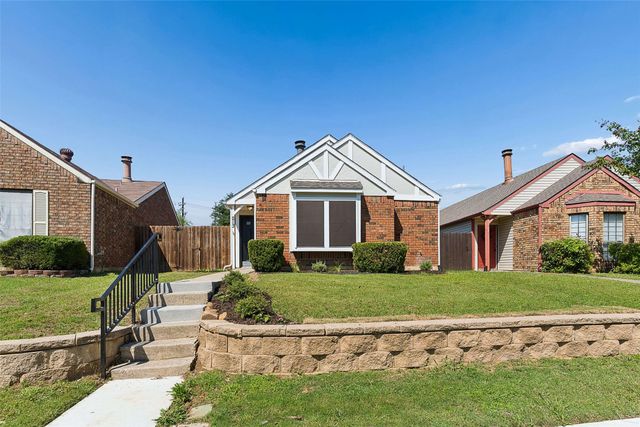 213 Teakwood Lane, Lewisville, TX 75067
