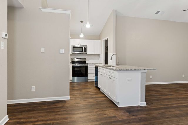 213 Teakwood Lane, Lewisville, TX 75067