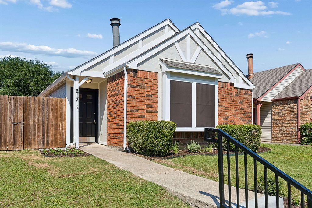 213 Teakwood Lane, Lewisville, TX 75067