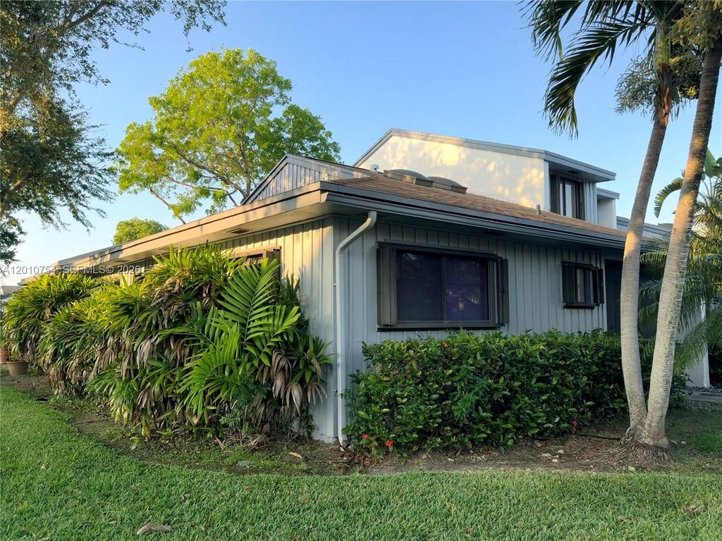 1533 Gabriel St, Hollywood, FL 33020