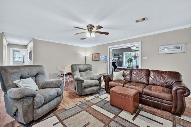 126 Pawnee Trail, Lake Kiowa, TX 76240