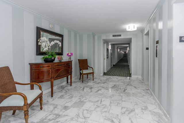 2860 S Ocean Boulevard 301, Palm Beach, FL 33480