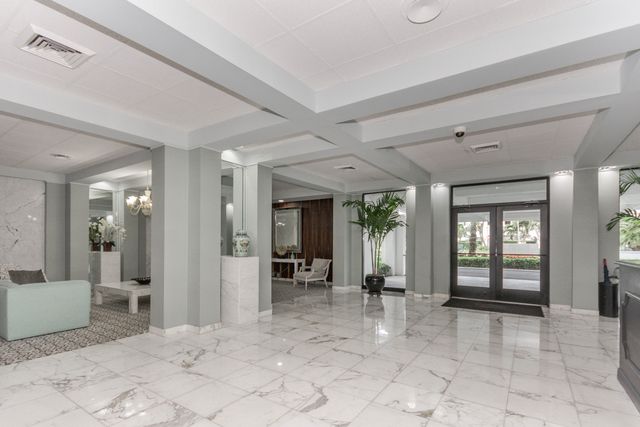 2860 S Ocean Boulevard 301, Palm Beach, FL 33480