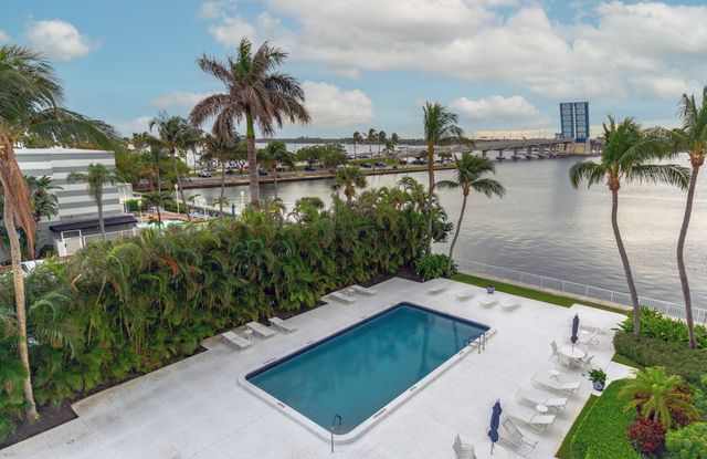 2860 S Ocean Boulevard 301, Palm Beach, FL 33480