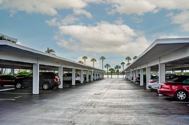 2860 S Ocean Boulevard 301, Palm Beach, FL 33480