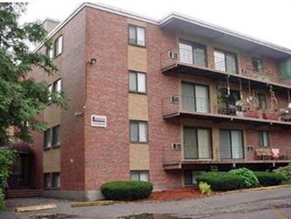 10 Linda Ln 2, Boston, MA 02125