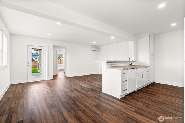 6730 S Proctor Street, Tacoma, WA 98409