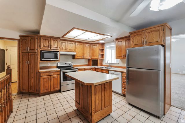 2152 CARRIAGE AVE, Riverton, UT 84065