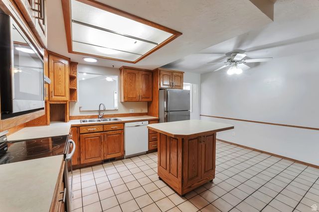 2152 CARRIAGE AVE, Riverton, UT 84065