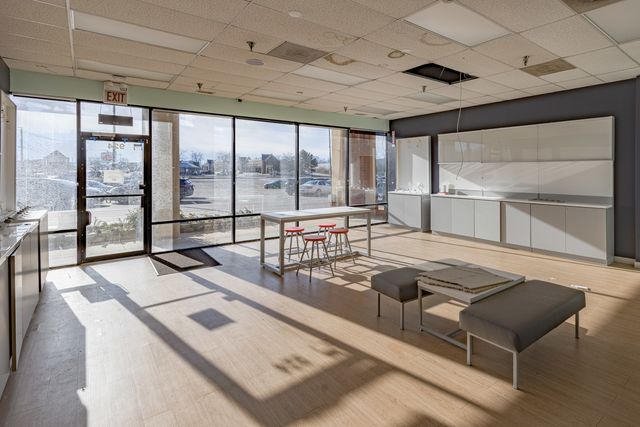 924 N Green Bay Road, Waukegan, IL 60085