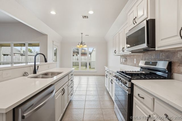 1264 E 145th Place, Glenpool, OK 74033