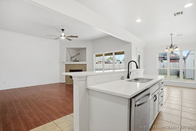 1264 E 145th Place, Glenpool, OK 74033