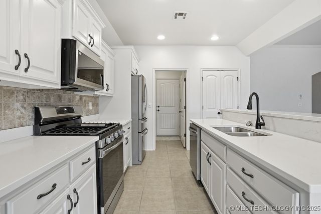 1264 E 145th Place, Glenpool, OK 74033