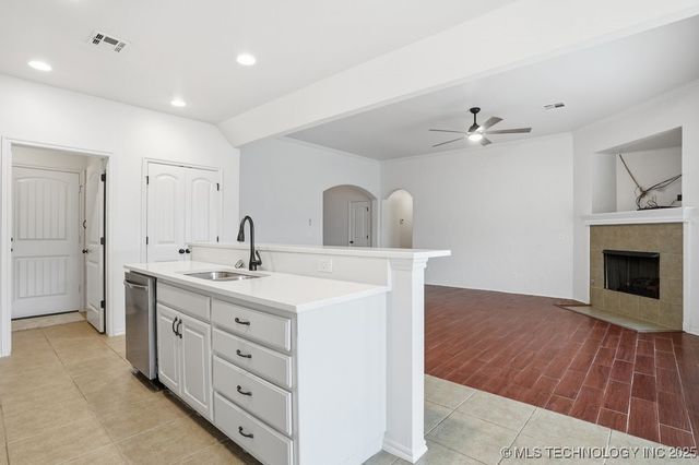 1264 E 145th Place, Glenpool, OK 74033