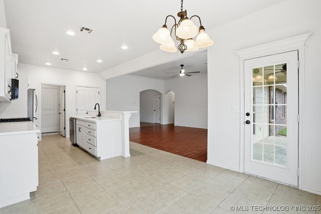 1264 E 145th Place, Glenpool, OK 74033