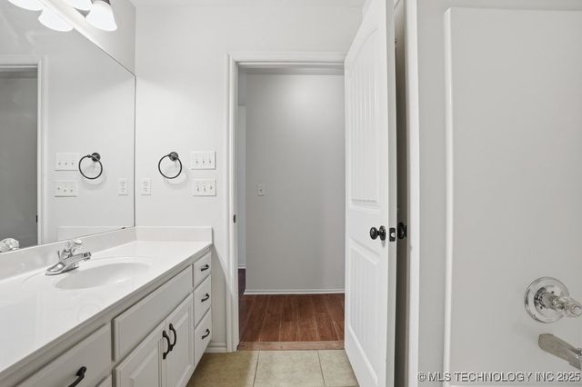 1264 E 145th Place, Glenpool, OK 74033