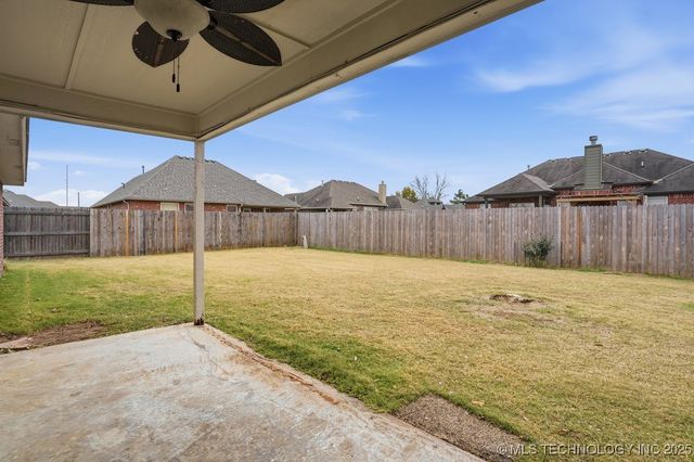 1264 E 145th Place, Glenpool, OK 74033