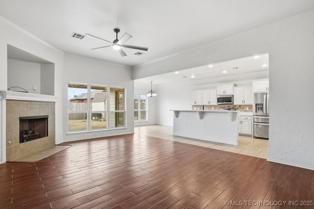 1264 E 145th Place, Glenpool, OK 74033