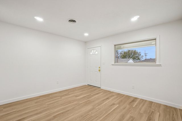 5905 Walraven Circle, Fort Worth, TX 76133