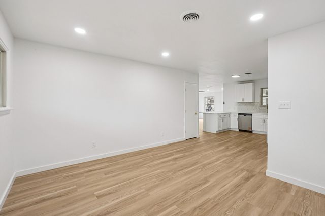 5905 Walraven Circle, Fort Worth, TX 76133