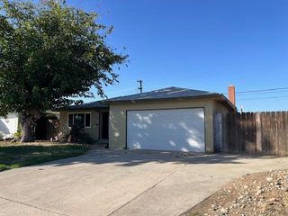 821 W Fairmont, Clovis, CA 93612