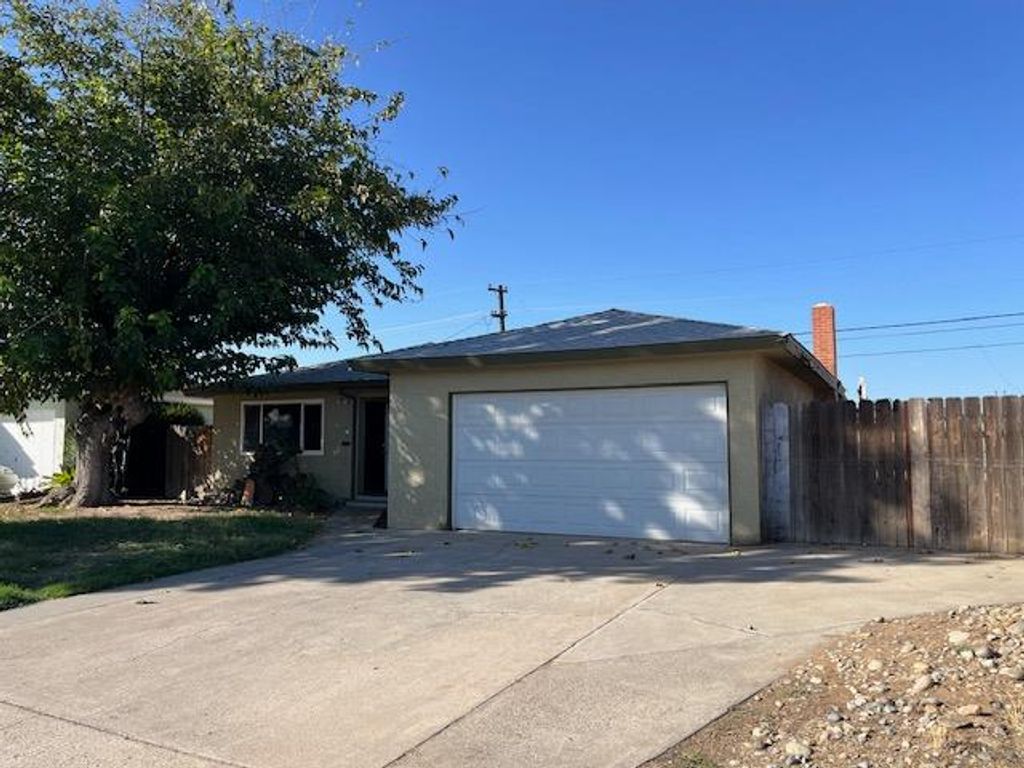 821 W Fairmont, Clovis, CA 93612